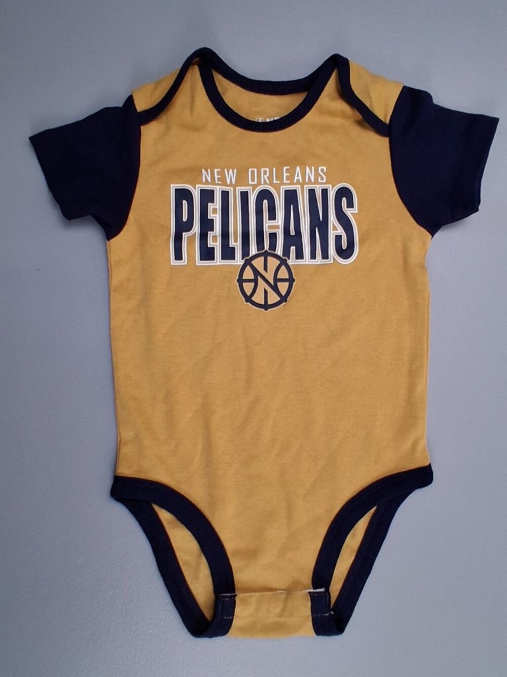 New Orleans Pelicans Infant Short Sleeve Bodysuit — Gold & Navy Blue, 18M